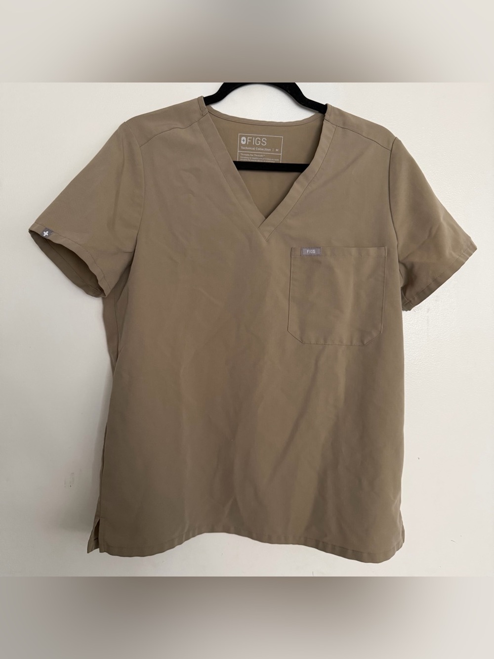 Women’s FIGS Catarina One-Pocket Scrub Top Latte 3083 Size Medium